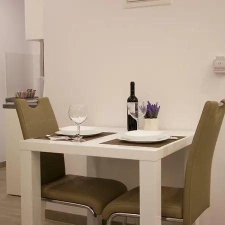 Ariston Apartment Split