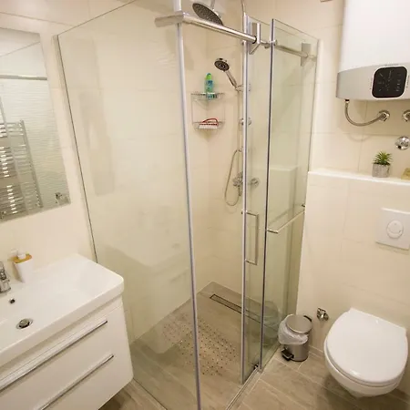 Ariston Apartment *